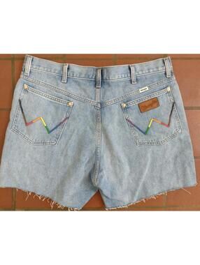 Wrangler NWT Limited Modern Heritage Cutoff Shorts 38 Rainbow Embroidery Pride